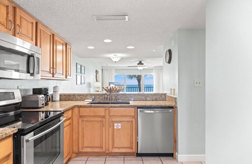 Lower Grand Lagoon Condo | Best Location on the Beach! 3BR Condo w/Winter Rates – Commodore 201