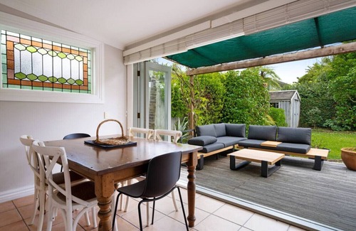 Devonport House | Best of Both Worlds` Gorgeous Villa near Beaches