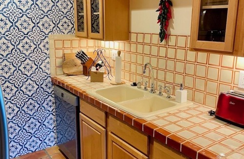 Northeast Santa Fe House | Best of Both Worlds: Quiet Oasis near Santa Fe Plaza