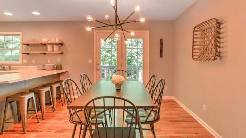 Royal Pines House | Best of the Blue Ridge by AvantStay A Location