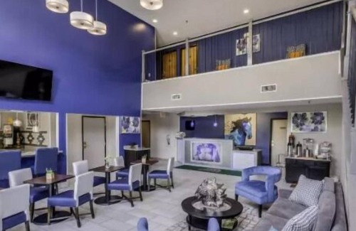 Lexington Resort | Best Place to Stay in Kentucky Free Parking, Free Breakfast, Onsite Pool