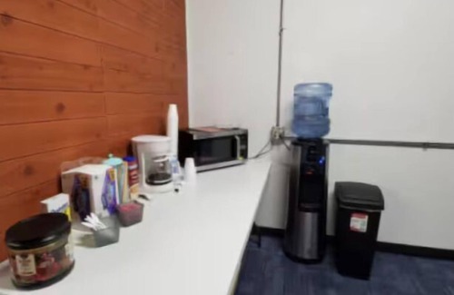 South Loop Hotel | Best Private Room in Downtown | Free Coffee
