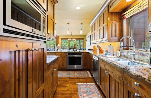 Vail House | BEST VALUE IN VAIL-Walk to Lifts, Spacious Platinum Home, Views! Private Hot Tub