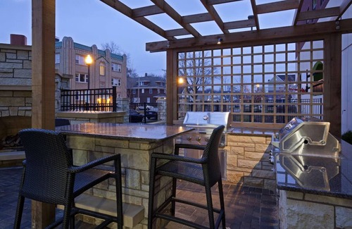 Kutzky Park House | Best Value, Quality Stay! 3 King Bed Deluxe Units, Indoor Pool!