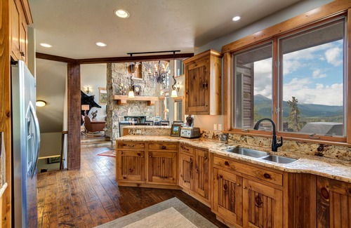 Baldy Mountain House | Best views in Breck! 5bed/6bth/shuttle/close to hiking trails & downtown