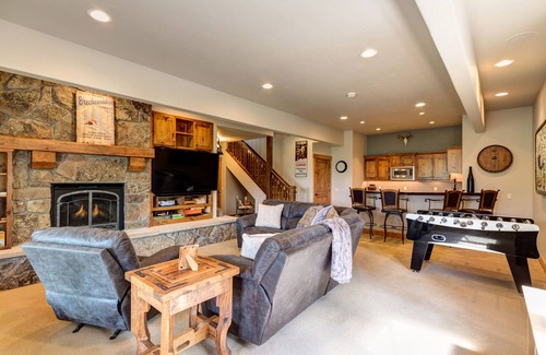 Baldy Mountain House | Best views in Breck! 5bed/6bth/shuttle/close to hiking trails & downtown