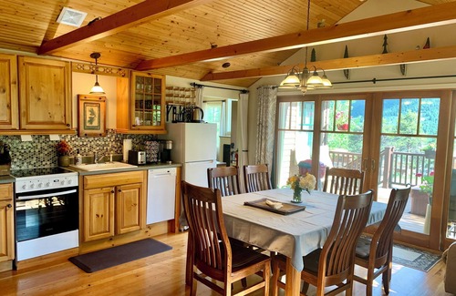 Estes Park House | Best Views-Next to RMNP-Pool-Hot Tub-Fireplace-Coaster Passes-King Bed-A/C-BBQ