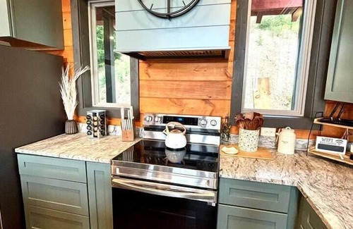 Sevierville House | Best Views, pool, hottub, theater,arcade, games,sleeps16