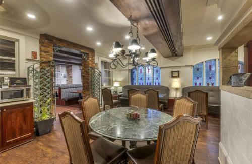 Kingston Hotel | Best Western Fireside Inn