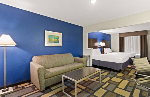 Woodlake - Briar Meadow Hotel | Best Western Galleria Inn & Suites