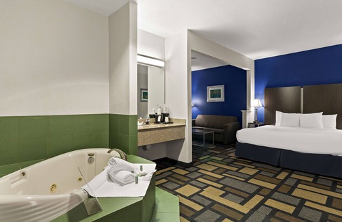 Woodlake - Briar Meadow Hotel | Best Western Galleria Inn & Suites