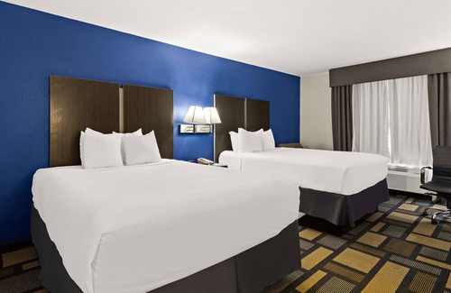 Woodlake - Briar Meadow Hotel | Best Western Galleria Inn & Suites