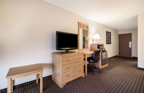 Hill City Hotel | Best Western Golden Spike Inn & Suites
