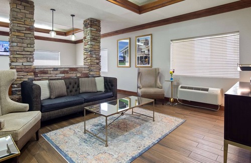 Byron Hotel | Best Western Inn & Suites