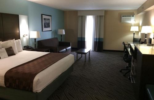 Ellendale Hotel | Best Western Plus Galleria Inn & Suites