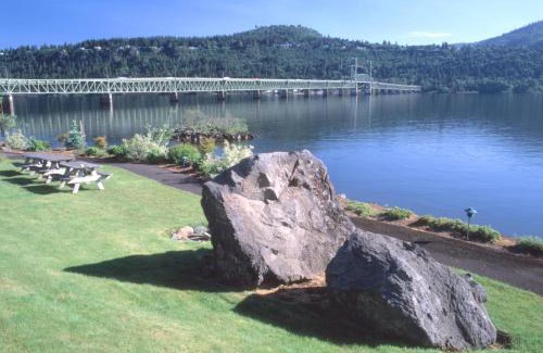 Hood River Hotel | Best Western Plus Hood River Inn