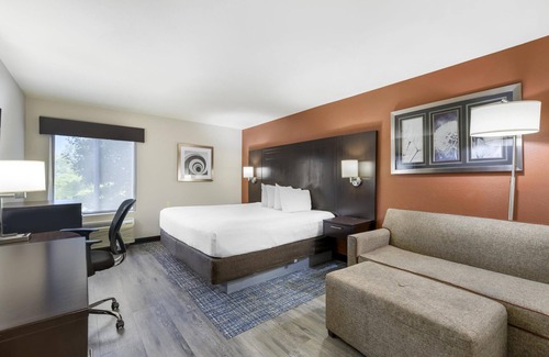 Lee's Summit Hotel | Best Western Plus Lee's Summit Hotel & Suites