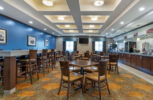 Luling Hotel | Best Western Plus Longhorn Inn & Suites