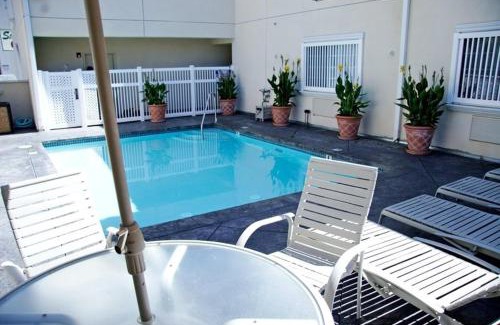 Burbank Hotel | Best Western Plus Media Center Inn & Suites