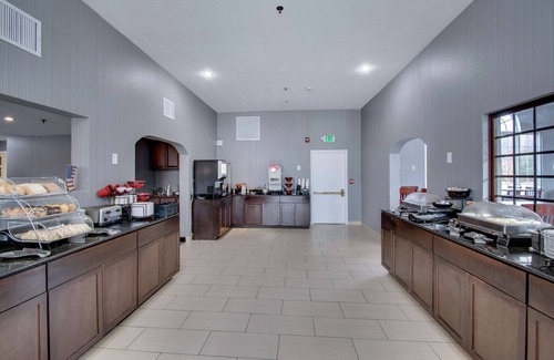 Hampton Hotel | Best Western Plus The Inn at Hampton