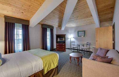 Hampton Hotel | Best Western Plus The Inn at Hampton