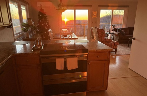 Seven Devils Cabin | BestView*HotTub*PoolTable*2King*FireTable*Fireplace*Arcade*Location*Pickleball