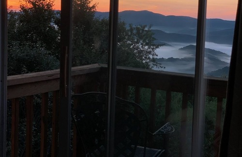 Seven Devils Cabin | BestView*HotTub*PoolTable*2King*FireTable*Fireplace*Arcade*Location*Pickleball