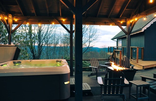 Seven Devils Cabin | BestView*HotTub*PoolTable*2King*FireTable*Fireplace*Arcade*Location*Pickleball