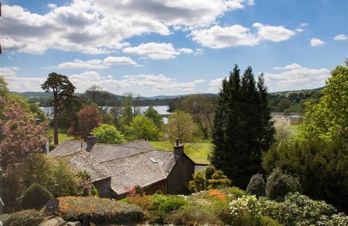 Waterhead Cottage | BETAMERE, romantic, with a garden in Ambleside