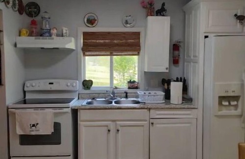 Chewalla Cabin | Bethel Springs Country Cottage