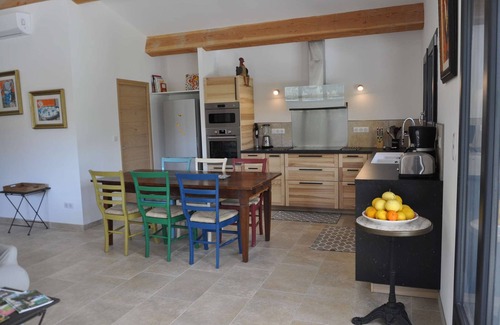 Rognonas House | Between Avignon and Les Alpilles, vacation home on the outskirts of the village of Rognonas, animals.