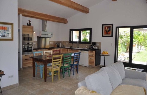 Rognonas House | Between Avignon and Les Alpilles, vacation home on the outskirts of the village of Rognonas, animals.