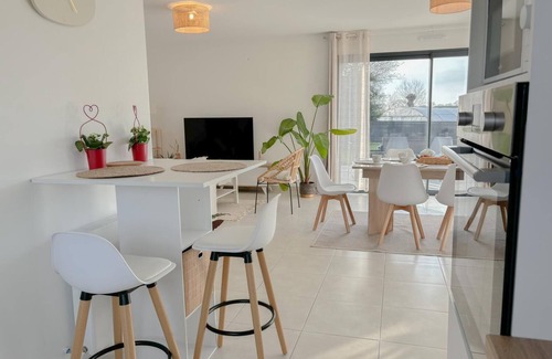 Sulniac House | Between land and sea