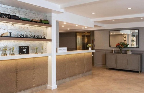 Saratoga House | Between mountain wineries and Silicon Valley