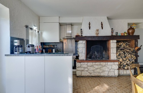 Haux House | Between Sky and Foliage – Cottage with Private Pool