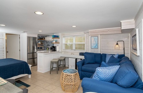 Atlantic Beach Apartment | Bev's Beachfront Bungalow