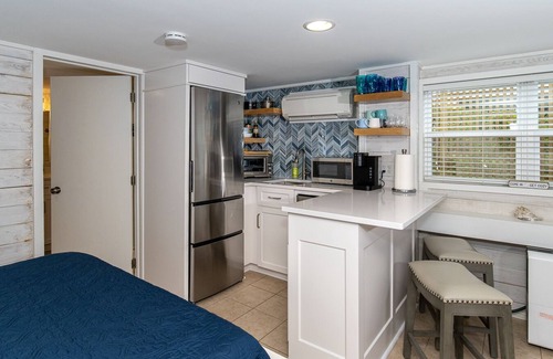 Atlantic Beach Apartment | Bev's Beachfront Bungalow