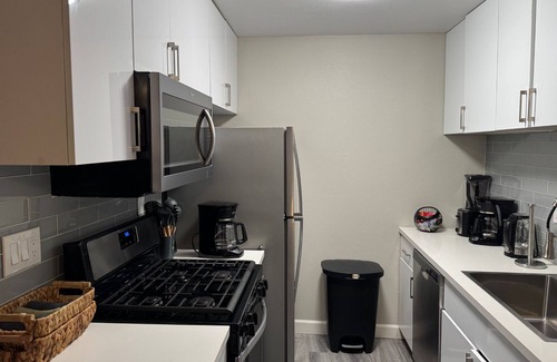 Beverly Hills Apartment | Beverly Hills Charm Rodeo Cedar