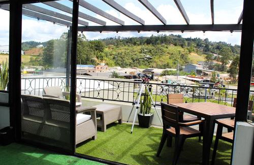 Guarne Bed & Breakfast | Beverly Hills Mansion room only