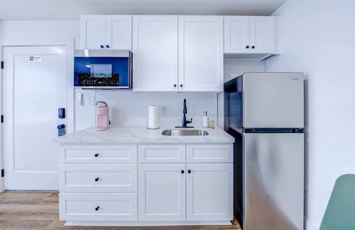 Galveston Apartment | Beverly Hills Studio Apartment 2 Queen Beds