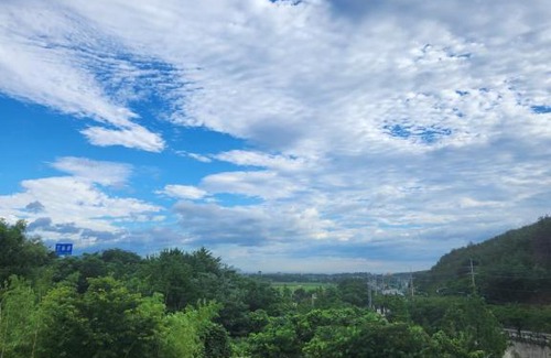 Donghae House | Beyond the hill