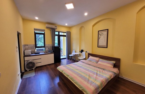 Dong Da Apartment | Bhome Văn Miếu studio with stunning lake view