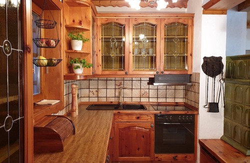 Bad Sankt Leonhard im Lavanttal Apartment | Big holiday house or two separate apartments with a big plot of land by a forest, not far from the Klippitz ski resort