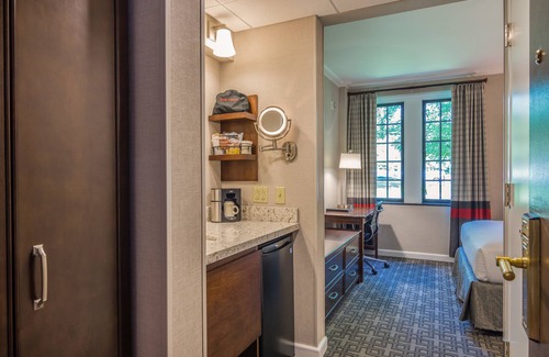 Bloomington Hotel | Biddle Hotel and Conference Center