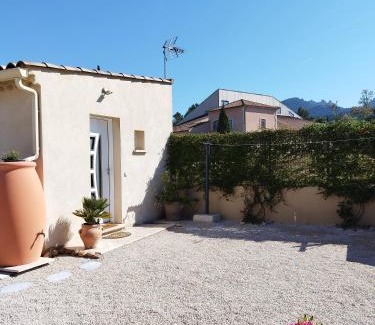 Vacqueyras Apartment | Bienvenue au Dormidou en Provence !