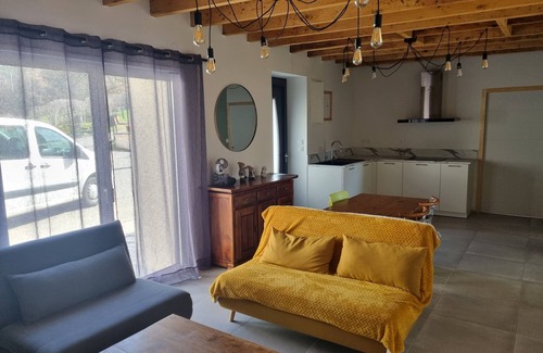 Monsteroux-Milieu House | Bienvenue Chez Nous