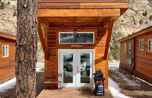 Idaho Springs Cabin | Bierstadt Cabin at Base Camp Lodging Company