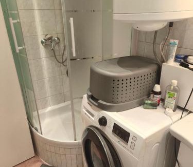 Schwechat Apartment | Big 1 Bedroom Apartment near Airport & City Center