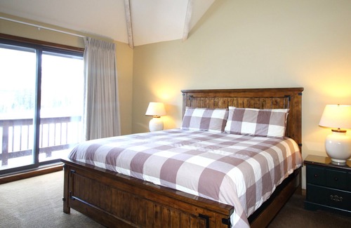 Purgatory Condo | Big 3 Bedroom, 2 Miles to Purg, Indoor Swimming Pool and Free Ski Shuttle