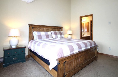 Purgatory Condo | Big 3 Bedroom, 2 Miles to Purg, Indoor Swimming Pool and Free Ski Shuttle